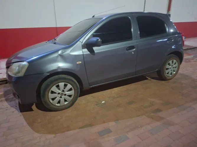 Toyota Etios X 1.3 Flex 16V 5P Mec. 2013