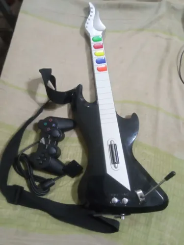 Guitarra play 2 e controle ?