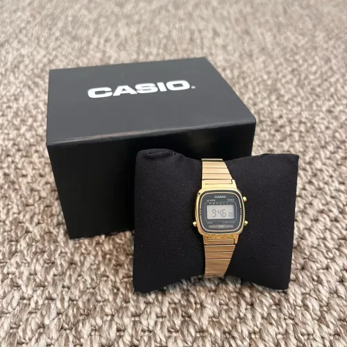 Relógio Casio vintage dourado la670wga-10f