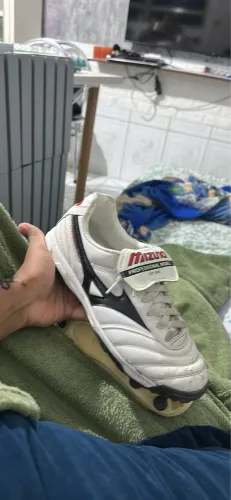Chuteira da Mizuno morelia