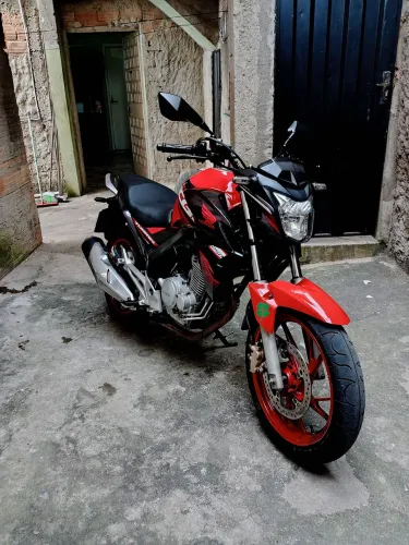 Vendo cb Twister 250F 2019 cbs troca e 19000$ cade os carros?