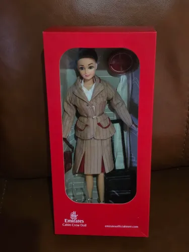 Emirates Cabin Crew Doll - Boneca Emirates