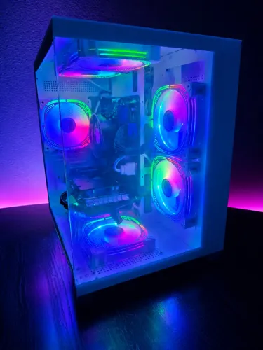 PC Gamer Ariana Pequena