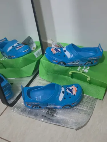 Crocs Relâmpago Mcqueen x Dinoco