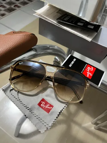 Óculos Ray-Ban modelo Bill ORIGINAL, praticamente novo, sem nenhum detalhe.