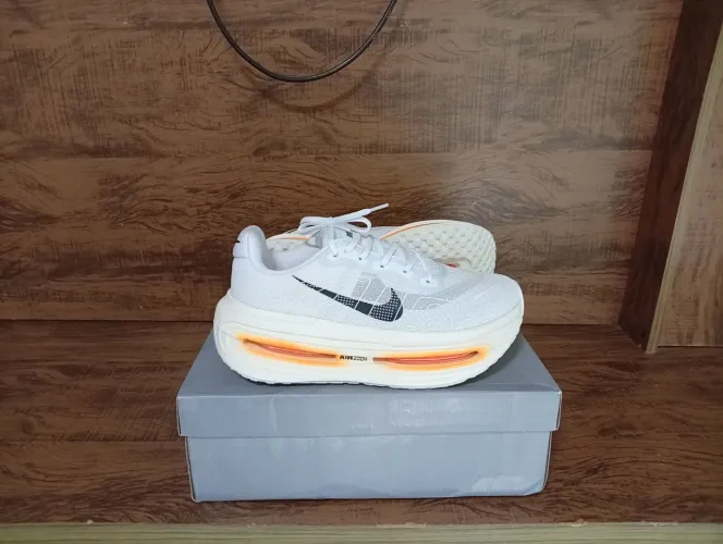 NIKE VOMERO PREMIUM N°40 IMP. 1.1