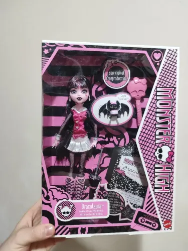 Boneca Draculaura Creeproduction Monster High (leia)