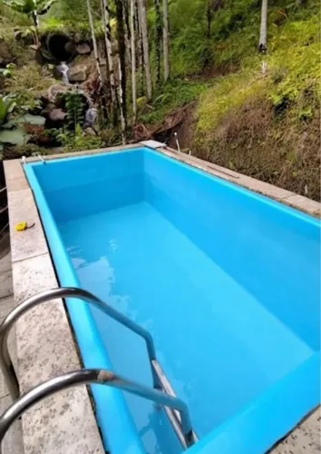 Piscina de Fibra em bom estado com motor