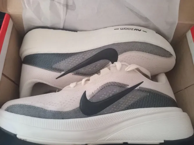 Vendo tênis Nike na caixa n.41/42