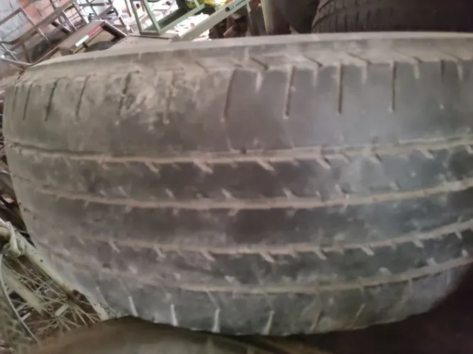 2 pneus 265 60 r18 bons 