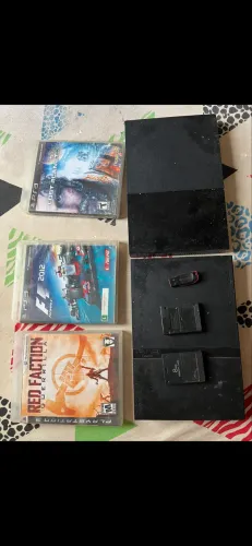 Vende-se 1 PlayStation3 e 2 PlayStation2