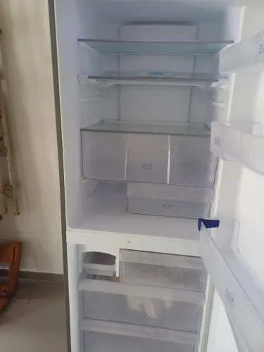 Geladeira Panasonic em perfeito estado .