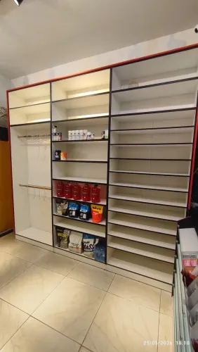 Prateleiras MDF medindo 2,85mt x 1,00mt cada módulo