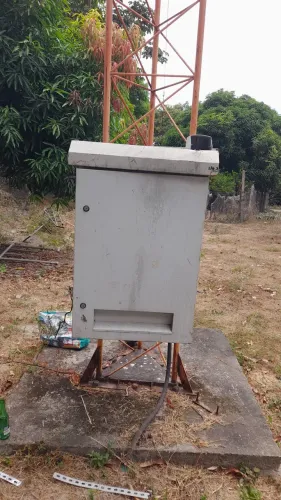 Vendo 02 lances de torre para internet,cada uma medindo 5.5cm e uma caixa de Telecom