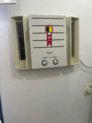 Ar condicionado janela 7500 Btu  127v