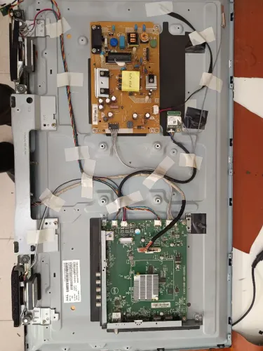 Vendo ou troco tvs todas com problema de tela mas as placas e os leds e gabinetes estão bo