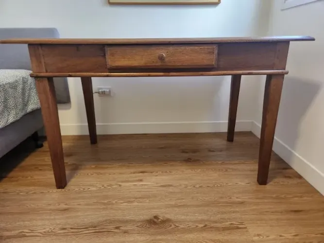 Mesa/escrivaninha estilo mineira com madeira de demolição.