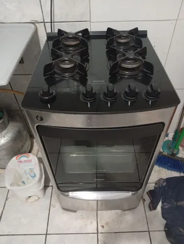Fogão, sofá,mesa, guarda roupa, som, lustre , pra vender logo