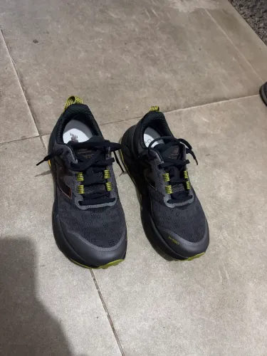 Tênis New Balance Hierro V9