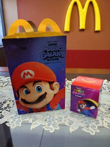 Mario Galaxy o filme McDonald's - Boneco mais caixa