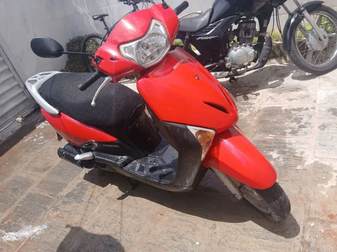 Honda lead