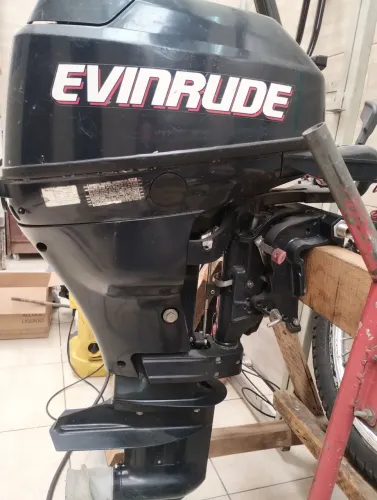 Vendo motor popa evinrude 15 Hp 4 tempos todo original em perfeito funcionamento
