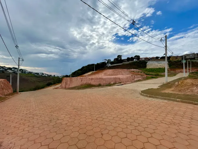 Terreno plano com vista no condomínio Portal do Sol