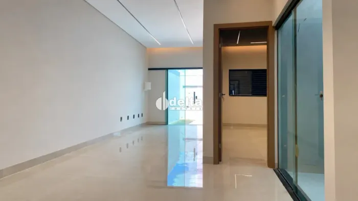 Casa com 2 quartos sendo 1 suíte disponível para venda no bairro Jardim Holanda em Uberlân