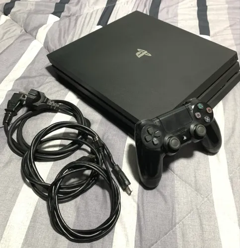 PS4 Pro 1TB + Controle Original - Excelente Estado