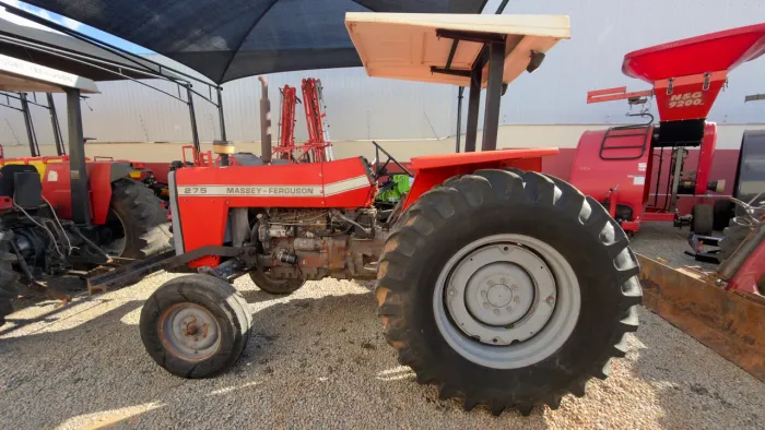 Trator MF 275 simples 1978