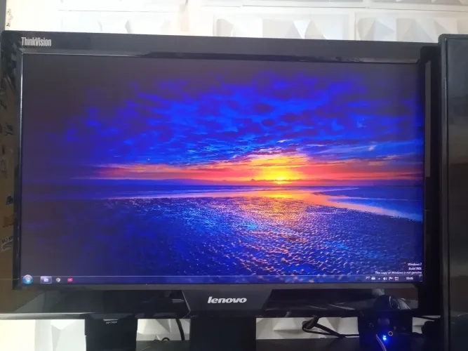 Monitor Lenovo