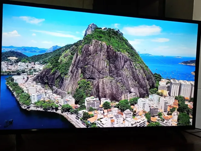 Vendo uma tv smartv Roku 43 polegadas em perfeito estado de conservação 
