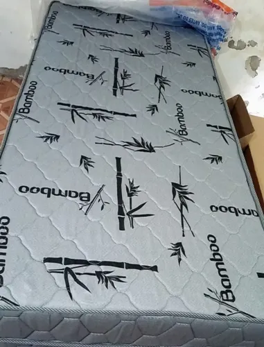 Cama Solteiro Acolchoada e nova