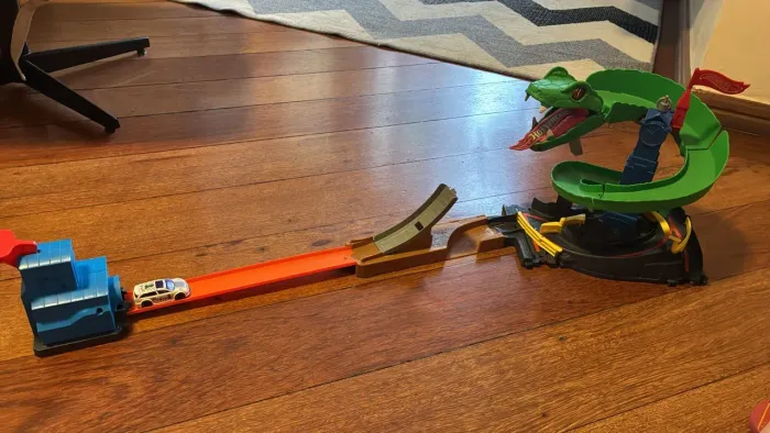 Pista Hotwheels ataque da cobra