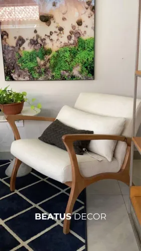 Poltrona em Madeira Maciça Jequitibá
