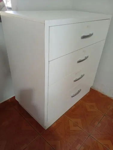 Cômoda quatro gavetas