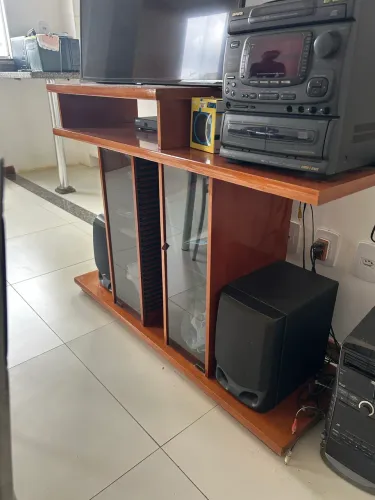 Hack de madeira para TV