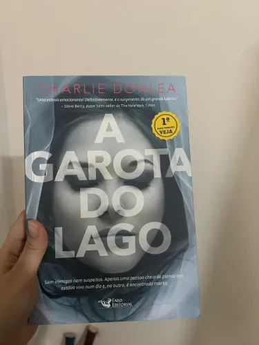 Livro A Garota do Lago