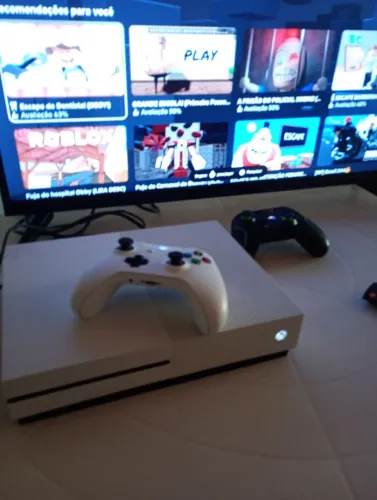 Vendo Xbox one s ou troco por iPhone
