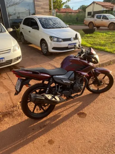 MOTO bem conservada *