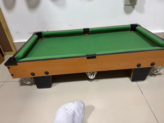 Vendo mesa de mini sinuca atrativa  com brinde