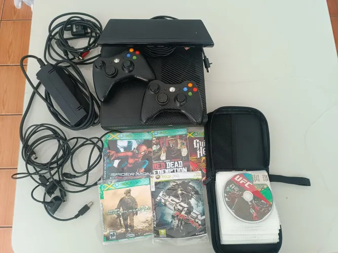 Vende-se XBOX 360 DESTRAVADO.