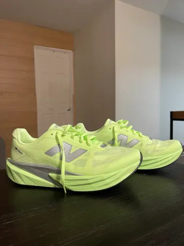 New Balance FuelCell Rebel v5 Running Shoes - NOVO (Comprado em Boston)