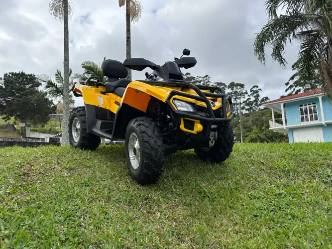 Quadriciclo can am max xt 650