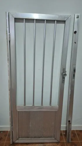 Vendo Portão de Aluminio