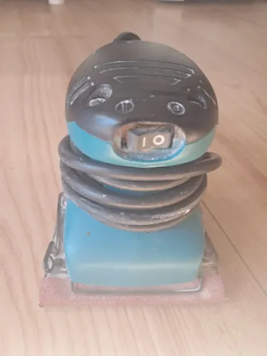 Lixadeira Orbital Makita m9200