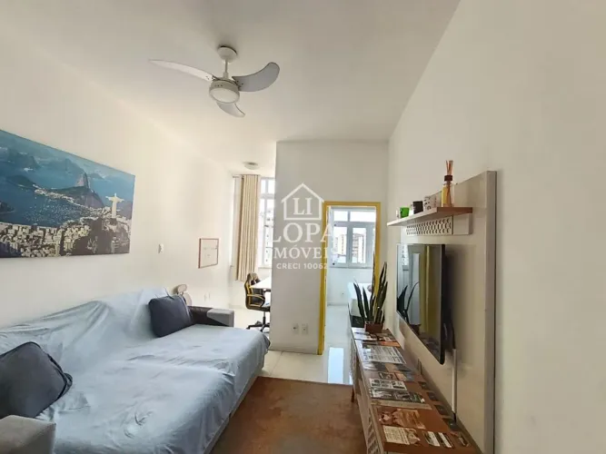 Apartamento de Sala um Quarto mobiliado para venda em Centro Rio de Janeiro