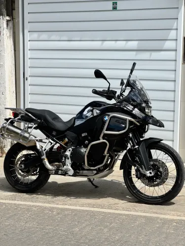 BMW F900 adventure plus (equipada)