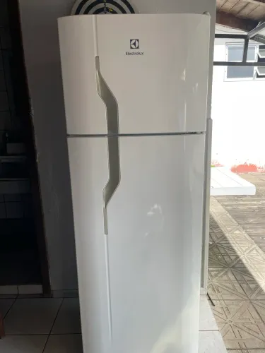 Geladeira Electrolux Defrost 260L 