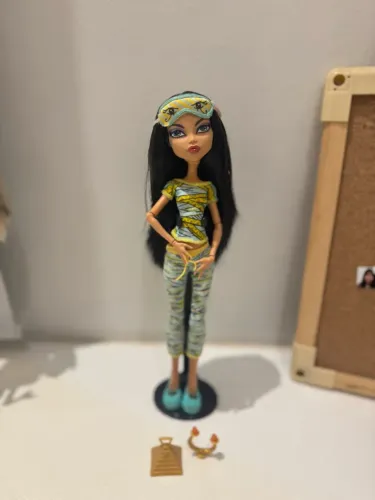 Monster high Cléo dead tired